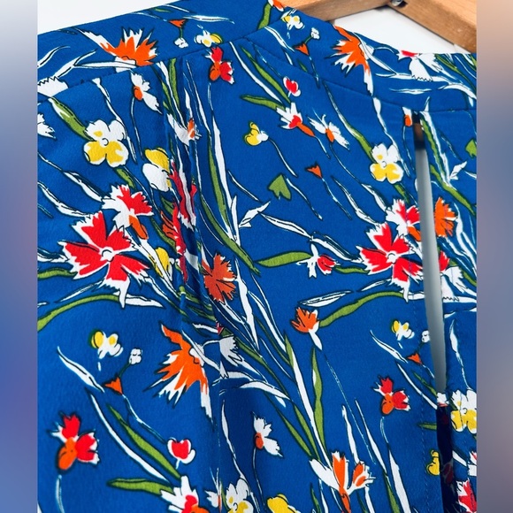 Zara floral vneck blouse, Small, blue, open seamed back, ruffles, flared, Pretty - Picture 7 of 8